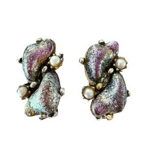 1950s Aurora Borealis Peacock Art Glass Faux Pearl Clip On Earrings Silver Tone